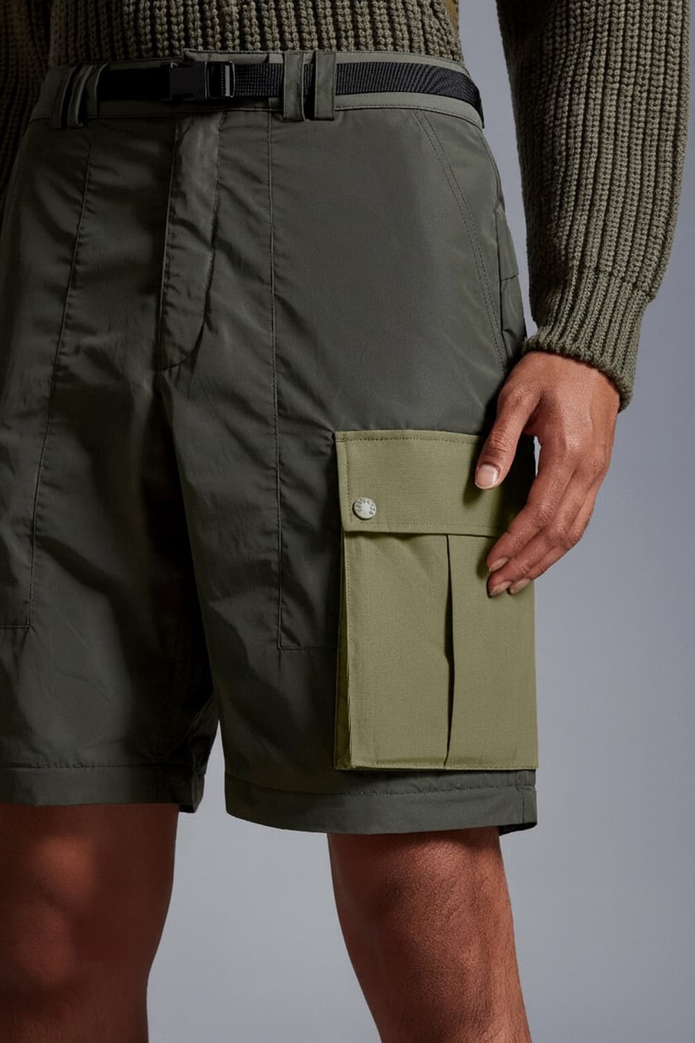 몽클레르 X 퍼렐 윌리엄스 카고 팬츠 올리브 그린 48사이즈 상품이미지9