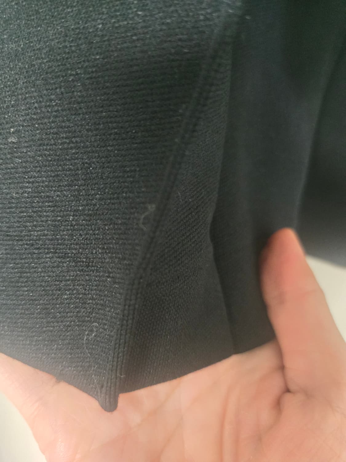 꼼데가르송 폴리 져지소재 플리츠스커트 스몰 2025ss 상품이미지2