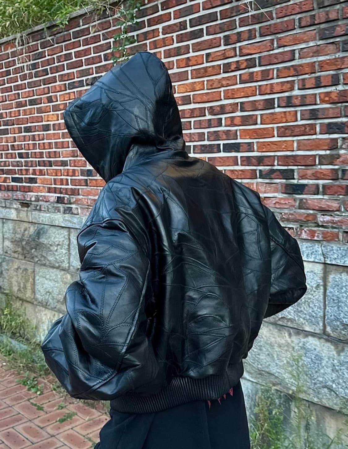 언더마이카 랜덤스티치 크롭레더 후드봄버 상품이미지2