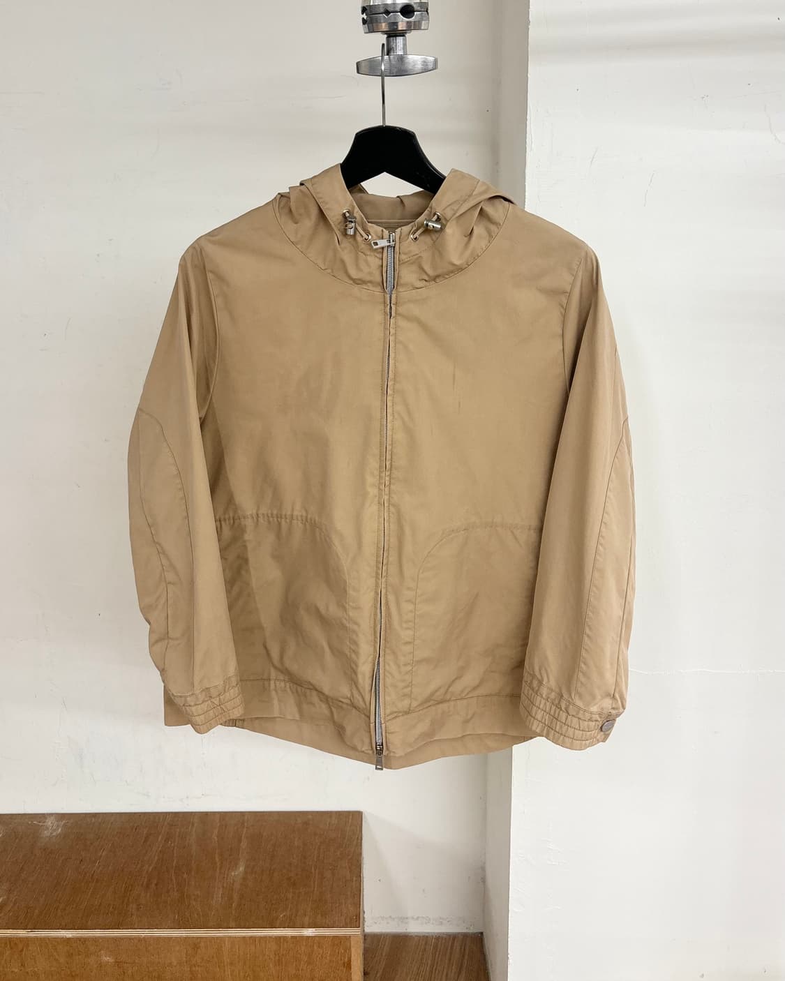 살바토레 페라가모 베이지 후드 바람막이 자켓 상품이미지1