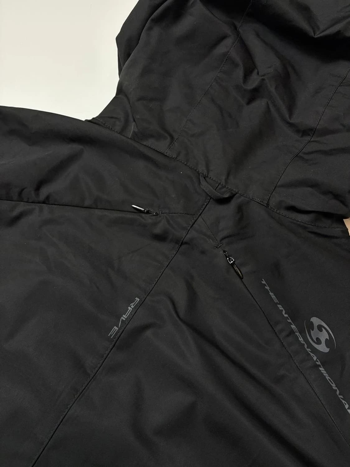 산산기어 X 더 인터내셔널 22FW RSA 윈드블록 자켓 PN8418 상품이미지8