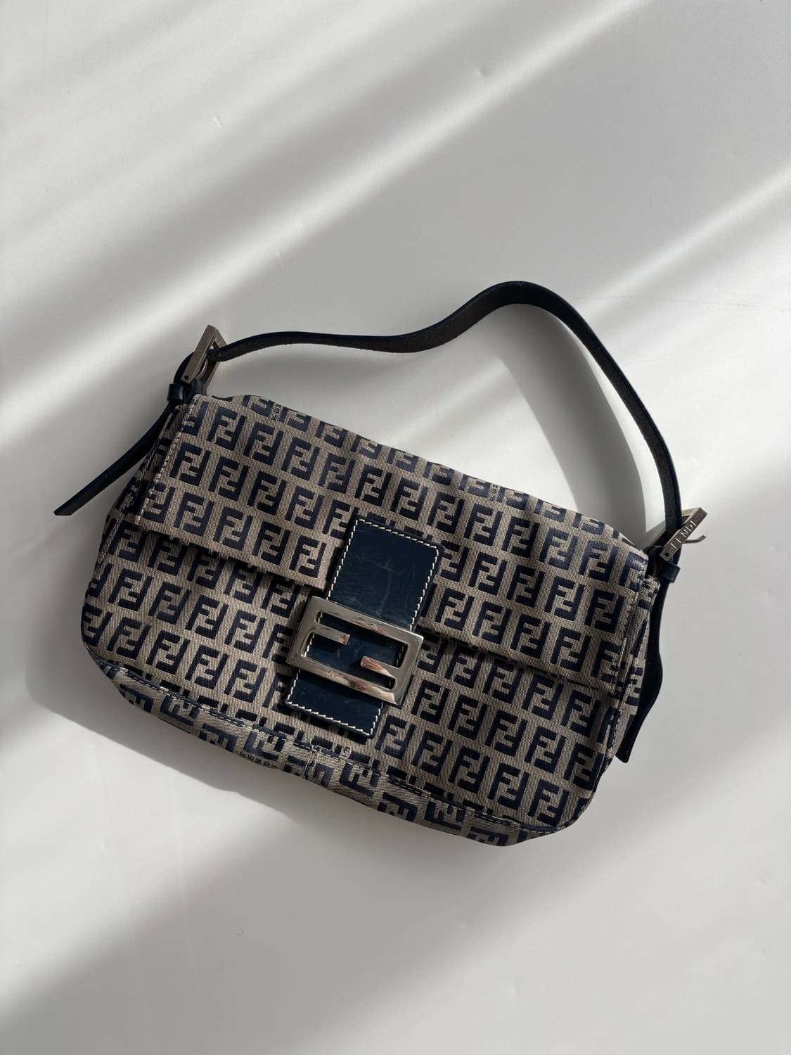 Fendi 펜디 주카패턴 바게트 백 상품이미지3