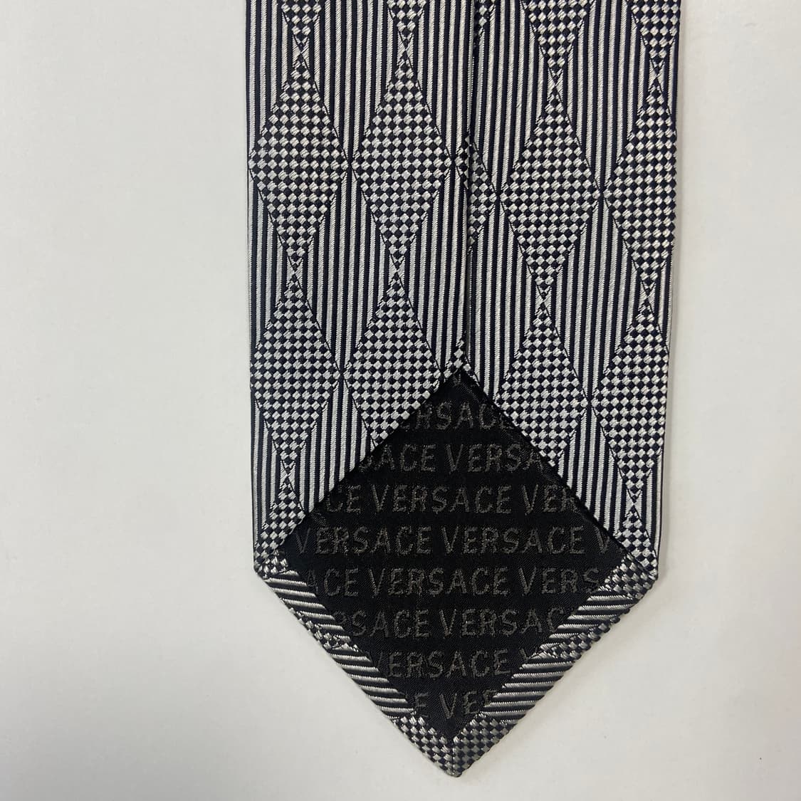 Versace 베르사체 정품 명품 심플로고 넥타이 7.6cm 상품이미지7