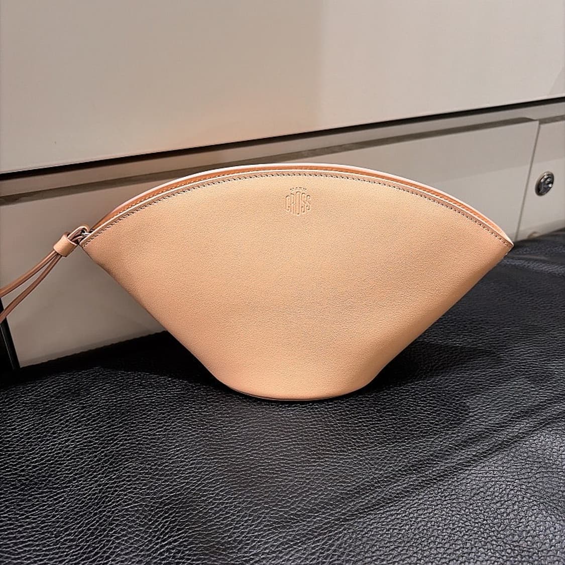 (정품/새상품) 마크 크로스 여성 블러쉬 레더 스트랩 클러치 상품이미지1