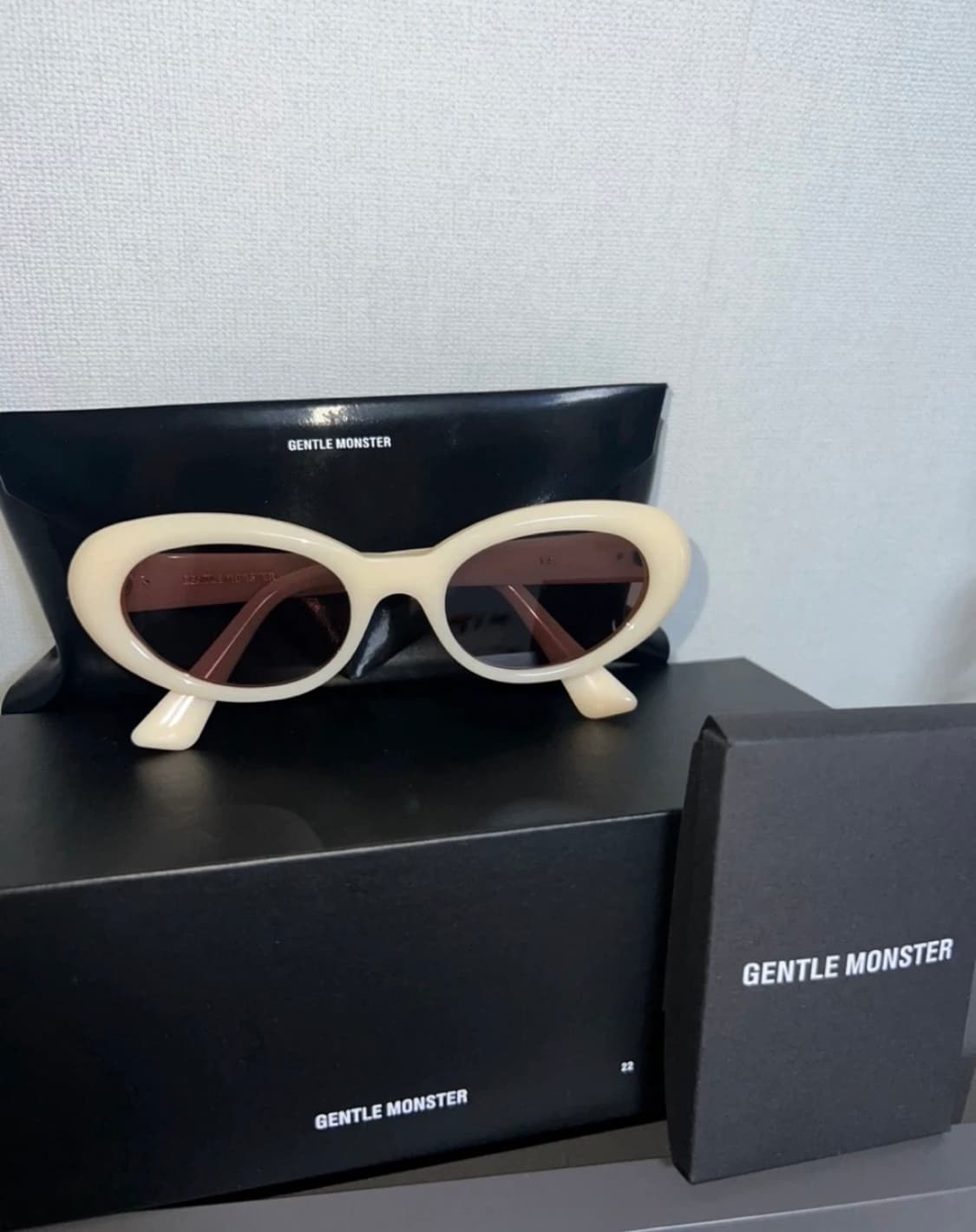 젠틀몬스터 르01 아이보리 제니착용템 상품이미지1