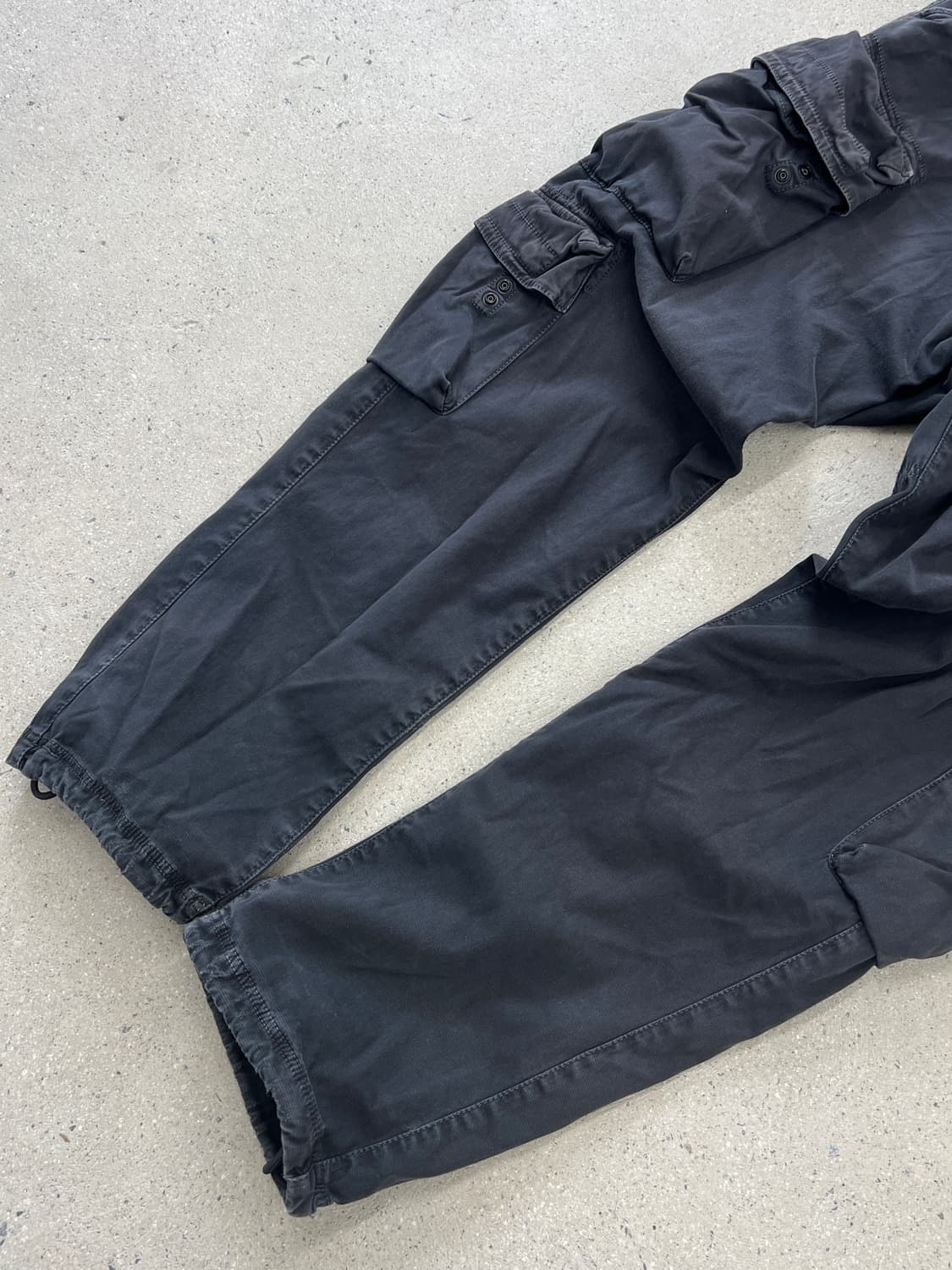 스톤아일랜드 멀티포켓 와펜 스트링 팬츠 상품이미지3