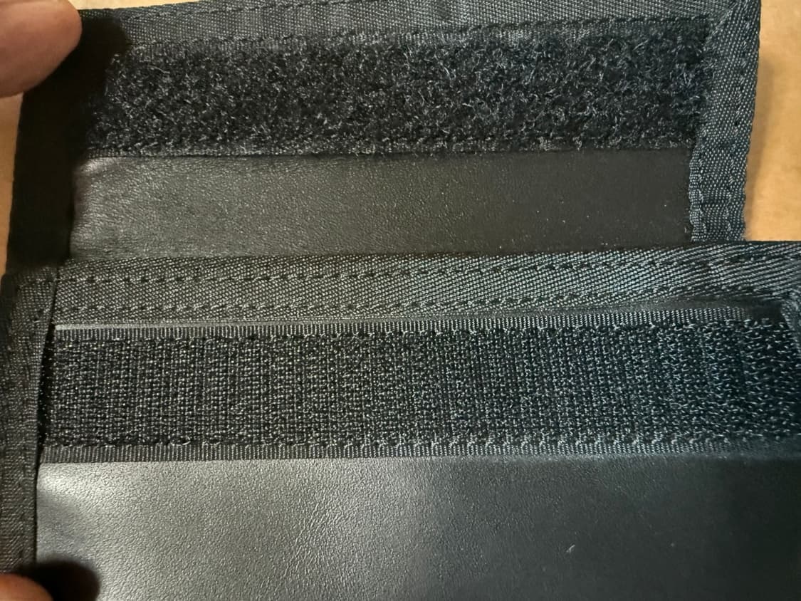 스톤아일랜드 리플렉티브 패널 벨크로 소가죽 지갑 상품이미지7