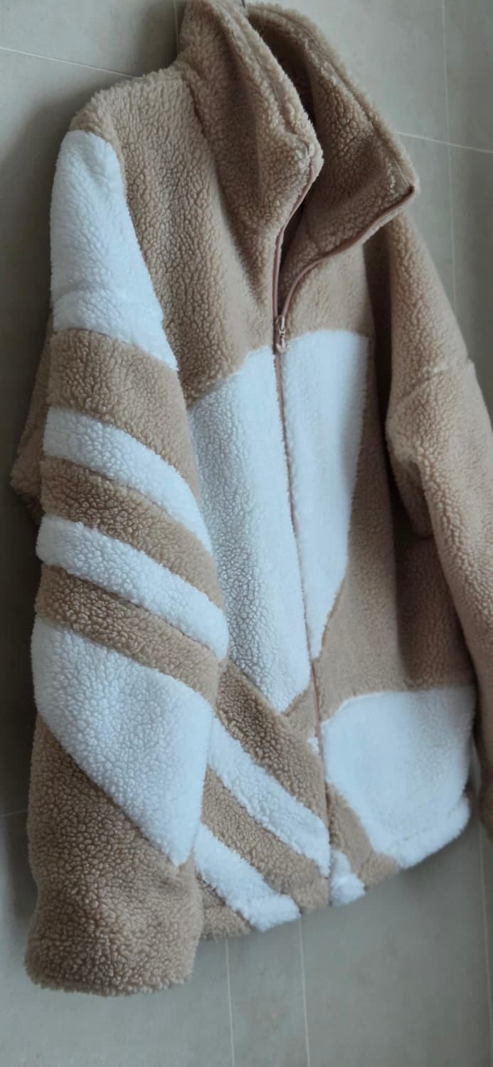 아디다스 후리스 뽀글이 트레포일 퍼 자켓 베이지
오버사이즈 택포 상품이미지3