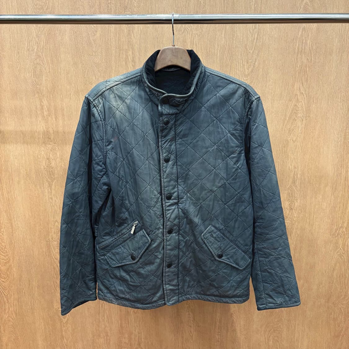 바버 경량 퀄팅 자켓 코듀로이 카라 스냅 버튼 패치 포켓 디테일 카키 상품이미지2