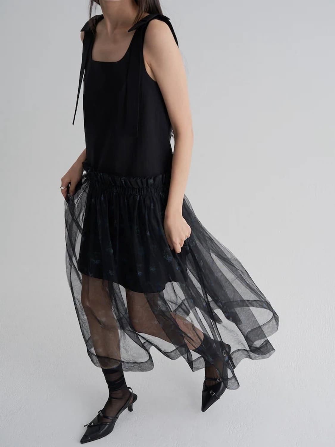 민주킴 x 에잇세컨즈 블랙 원피스 상품이미지2