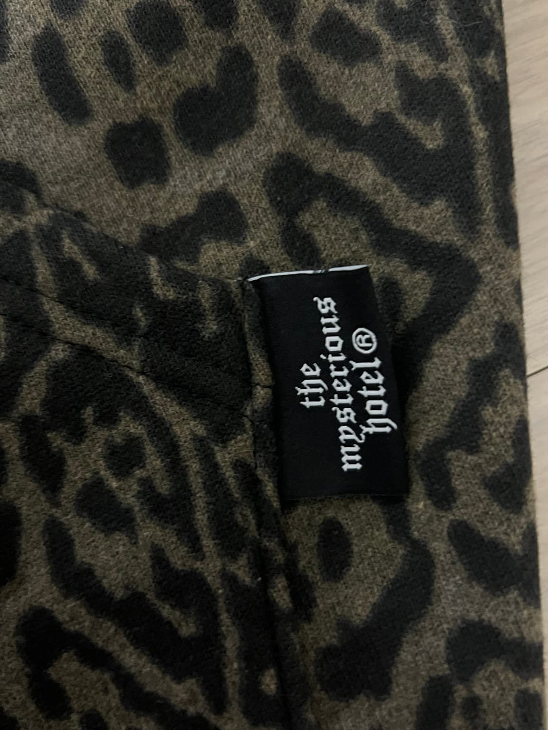 더미스테리어스호텔 후드 상품이미지4