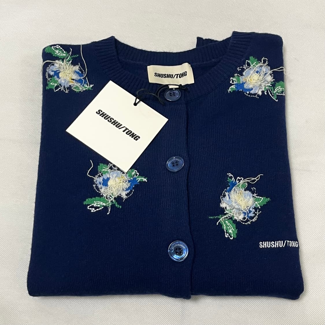 [8,10]슈슈통 26ss 스레드워크 플로럴 가디건/네이비 상품이미지4