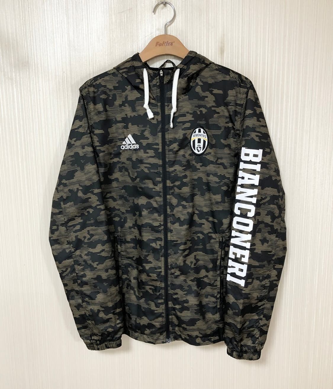 아디다스 15-16 유벤투스 윈드브레이커/후드자켓 블랙X카모 95 상품이미지1