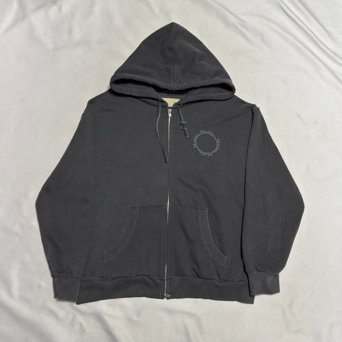 마땡킴 피그먼트 로고 챠콜 후드 집업 상품이미지3