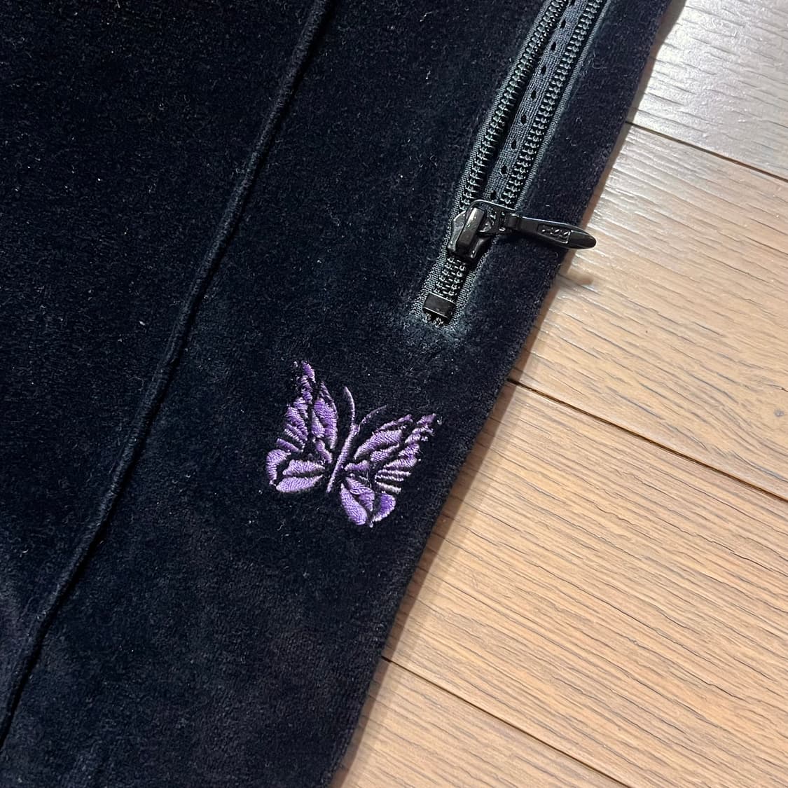 니들스 내로우 벨루어 트랙팬츠 블랙 상품이미지3