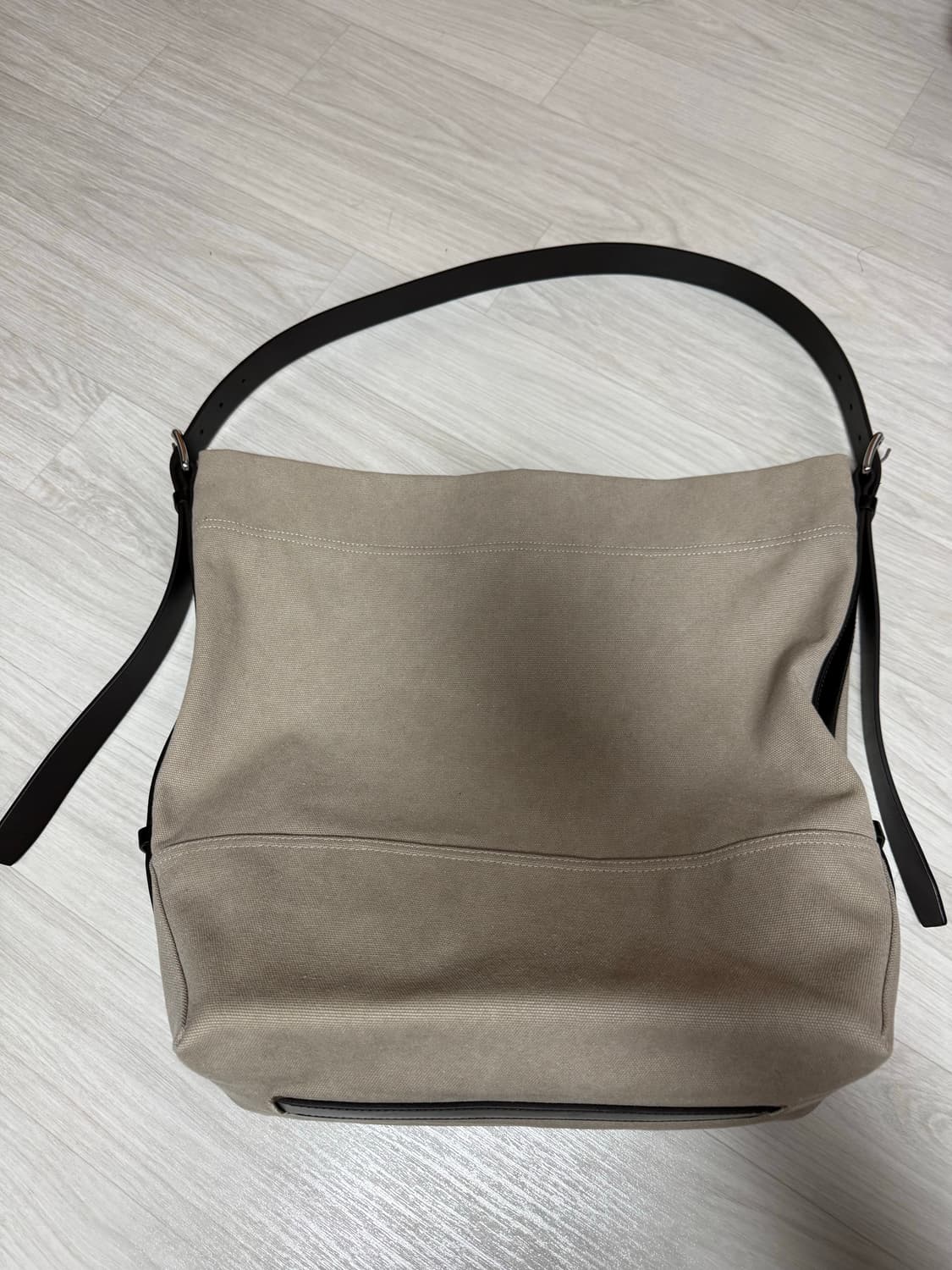 르메르 캔버스 토트백 다크린넨 상품이미지1