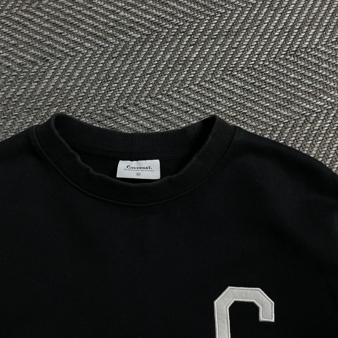 커버낫 C로고 패치 박시핏 맨투맨 블랙o 4661 상품이미지4