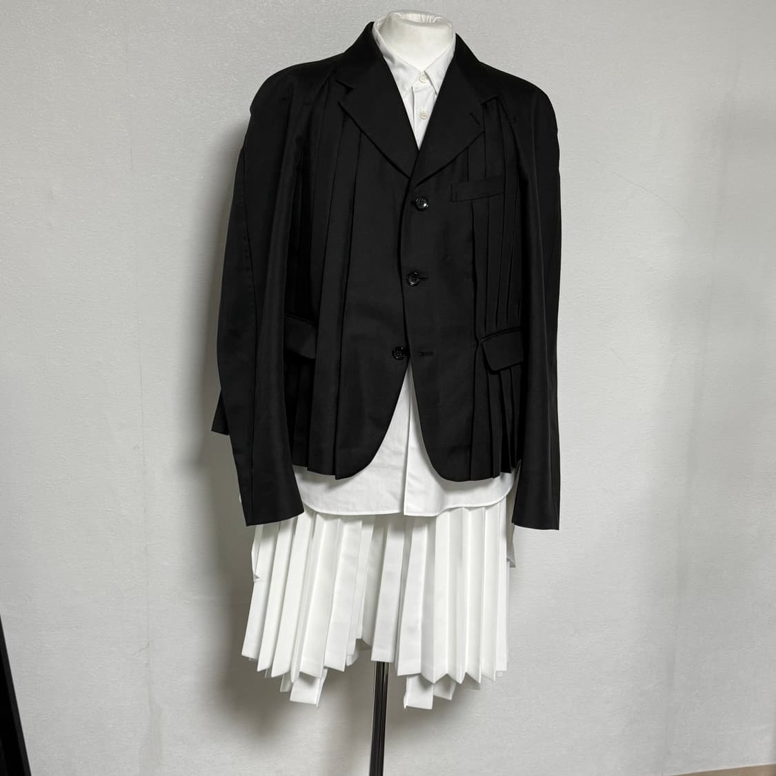 24aw 꼼데가르송 옴므플러스 플리츠 레이어드 숏팬츠m 상품이미지3