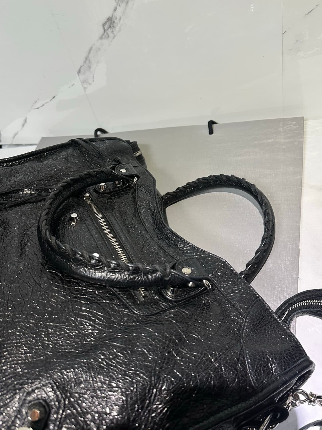 [SA 정품] 발렌시아가 시티 모터백 미디움 블랙 상품이미지5