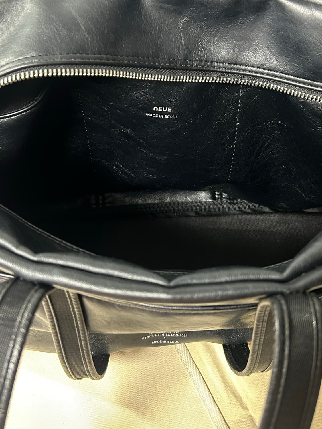 노이에 NEUE 보스턴백 M size black 상품이미지4