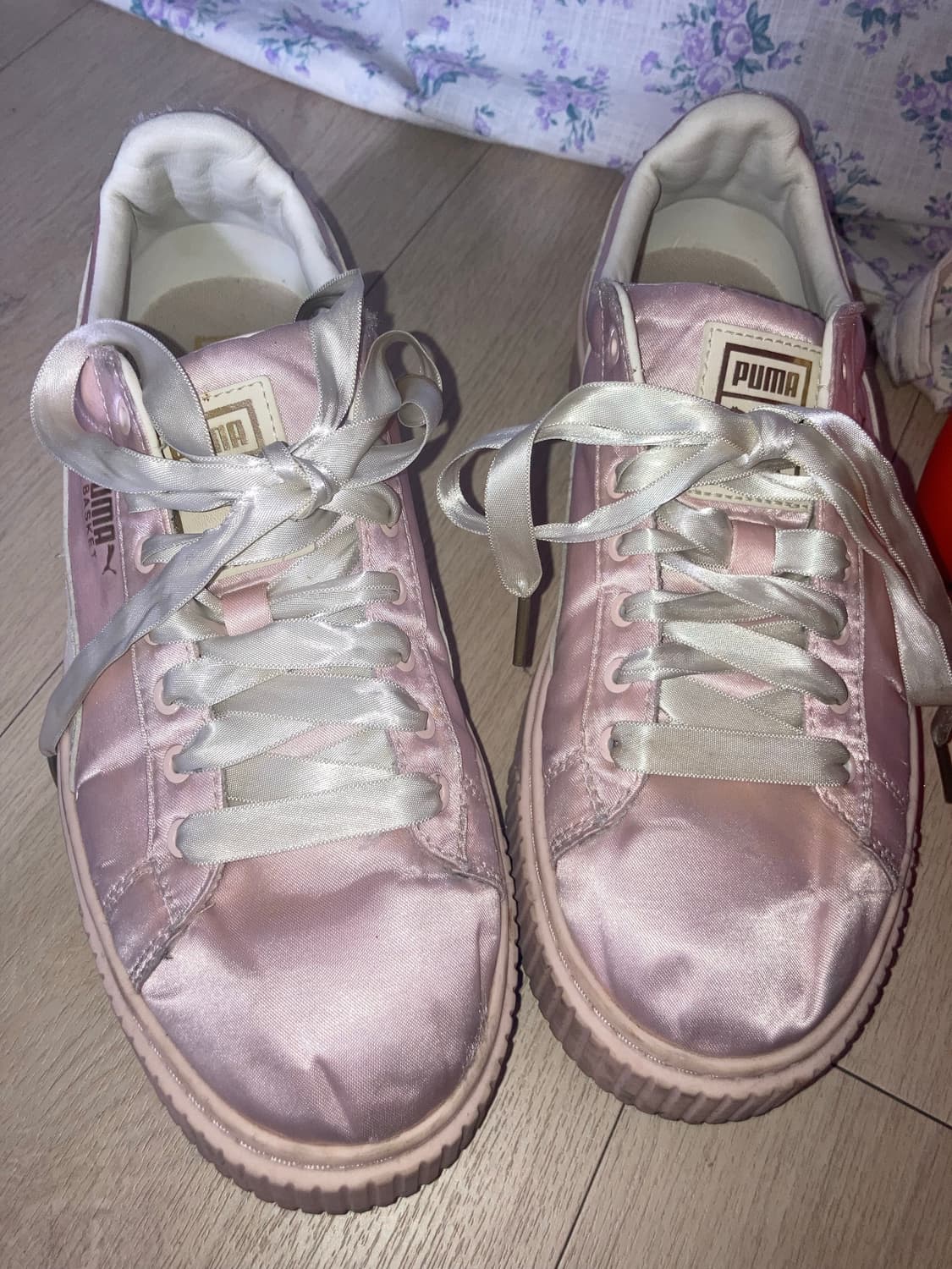 푸마 희귀 새틴 발레코어 스니커즈 240 상품이미지3