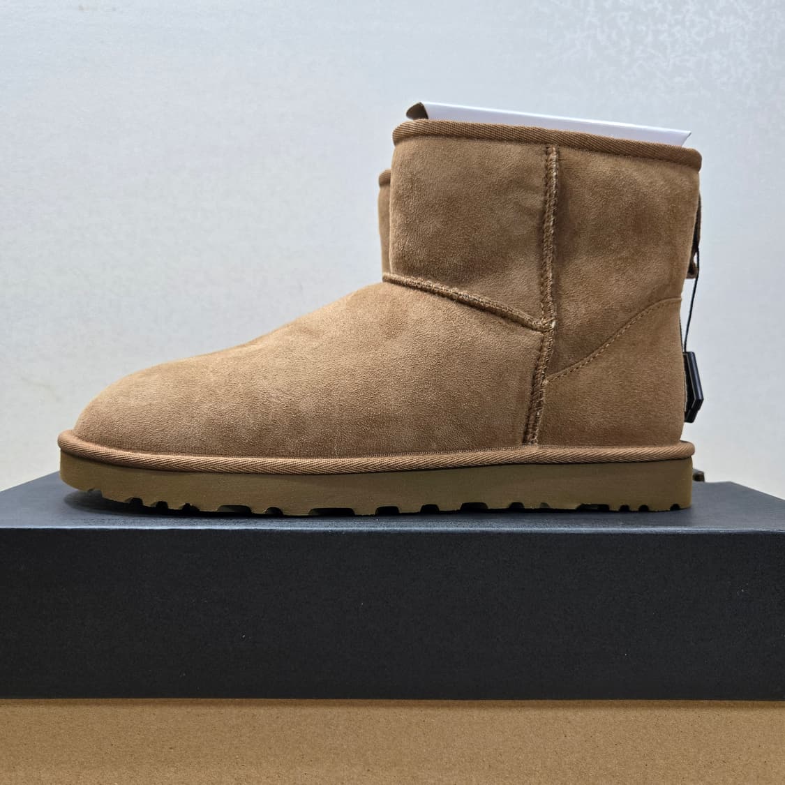 270 어그 UGG 클래식 미니 체스트넛 부츠  상품이미지2