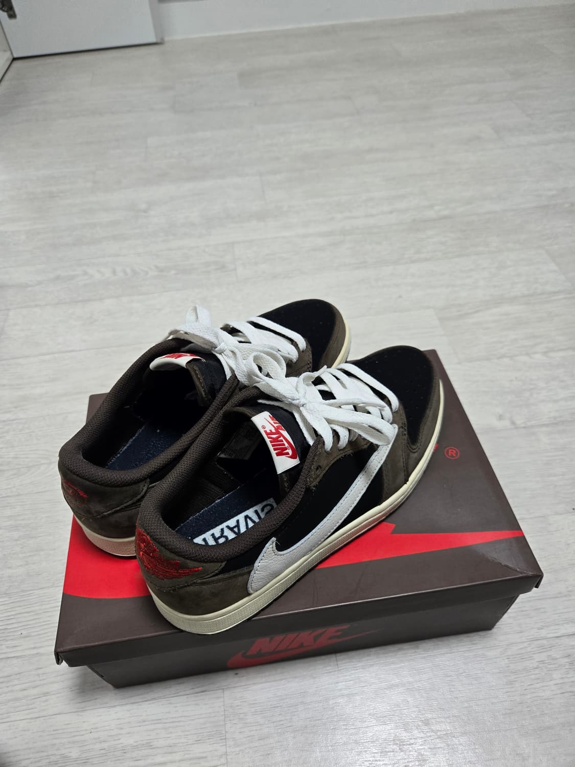 나이키 트레비스스캇 조던1로우 모카 OG 팝니다 255사이즈 상품이미지7