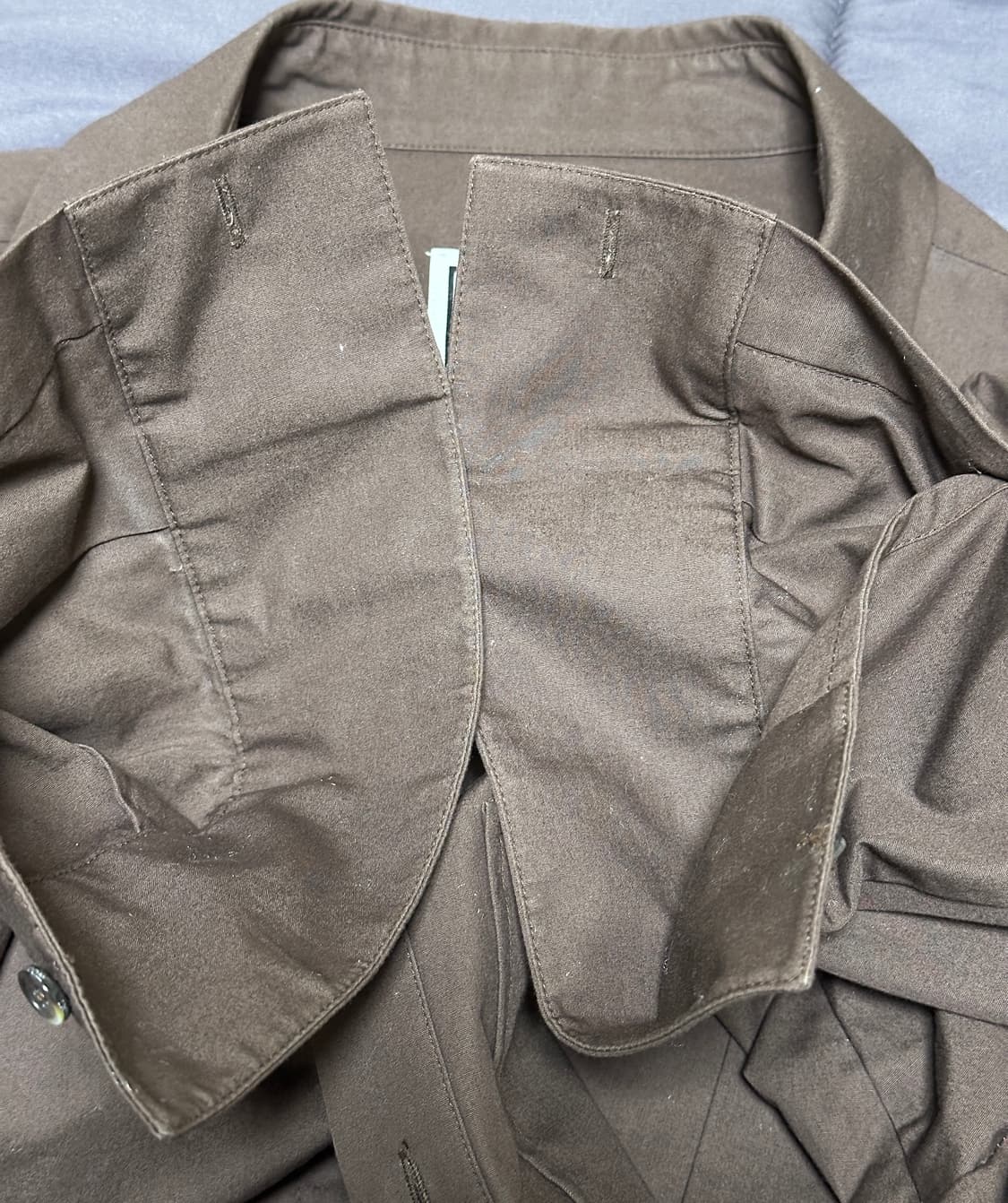 우영미 21FW 백로고 셔츠 브라운 상품이미지4