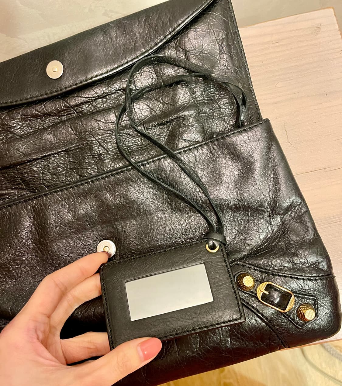 발렌시아가 클래식 스터드 클러치 (블랙/골드)  상품이미지5