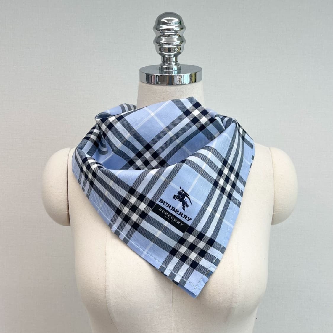 (새상품) burberry /버버리 쁘띠스카프 손수건 상품이미지7