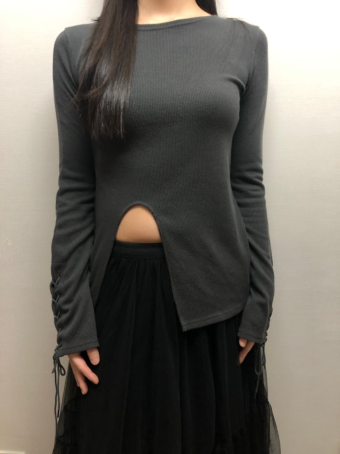 빈티지 그레이 컷아웃 아일렛 탑 상품이미지2