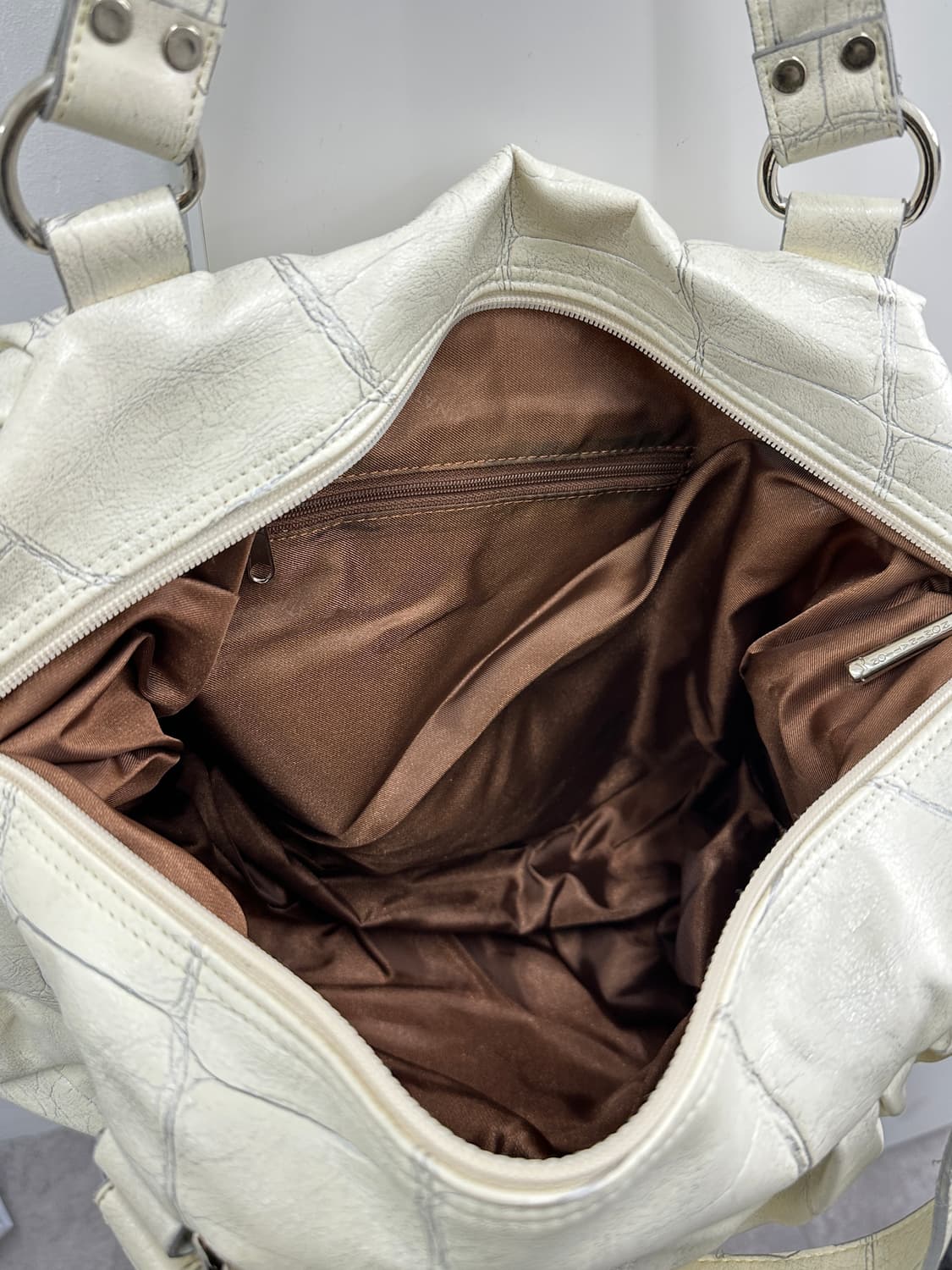 Crack leather stud shoulder bag 상품이미지9