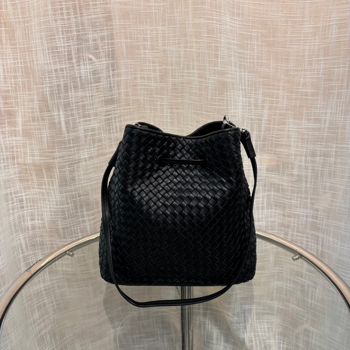 앤클라인 꼬임 버킷 숄더백     상품이미지4