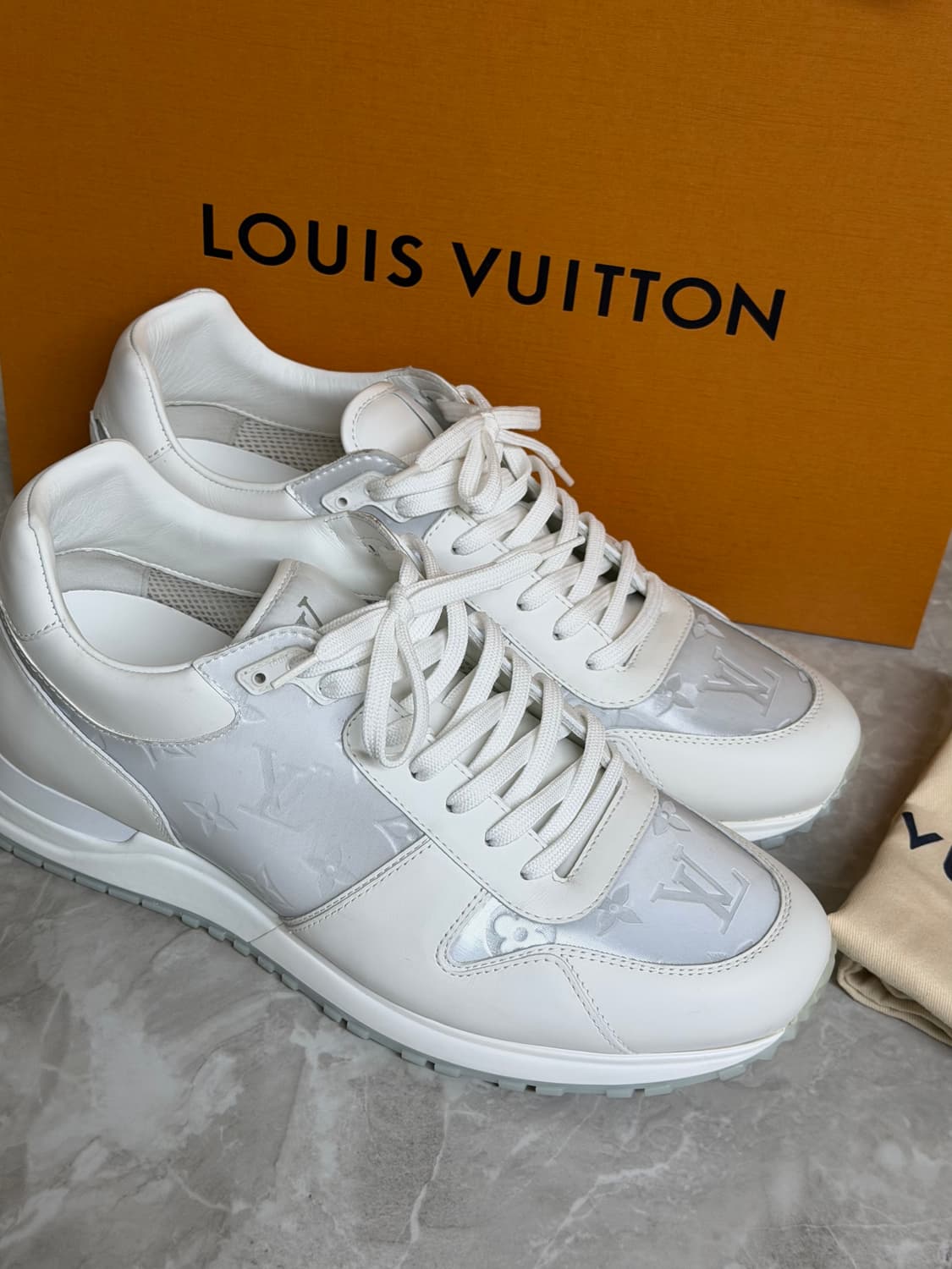 (1회 착용, 새상품급) 루이비통 런 어웨이 화이트 스니커즈 8사이즈 상품이미지2