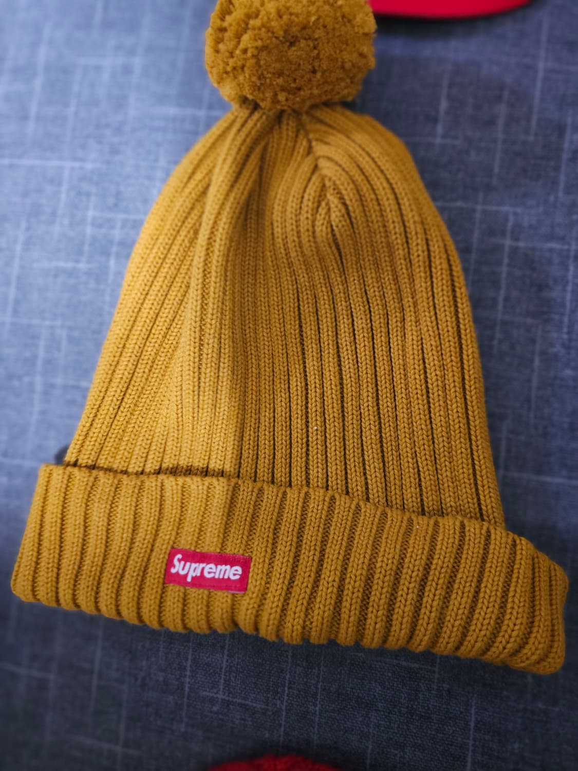 슈프림 스몰로고 방울비니 상품이미지1