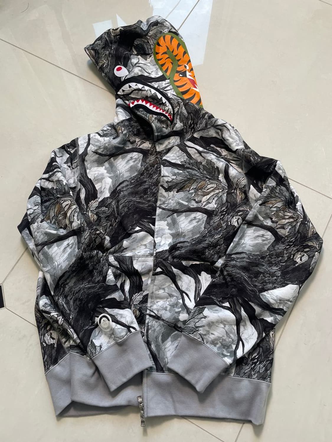TREE EDGE CAMO SHARK 트리 엣지 카모 샤크 풀집업 후디 상품이미지5