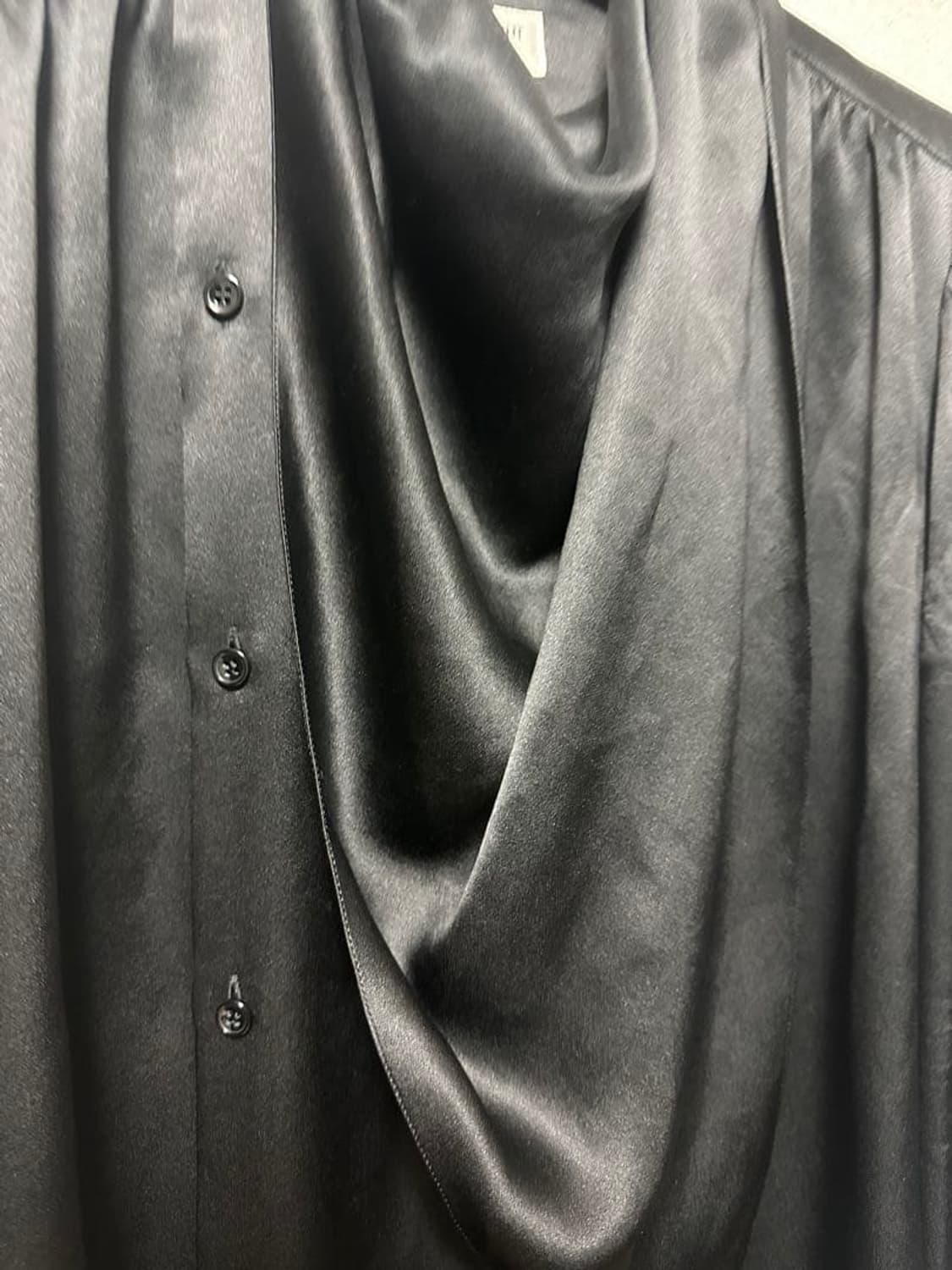 [더보이즈 찬희님 착용] 생로랑 23ss 스카프 셔츠 상품이미지4