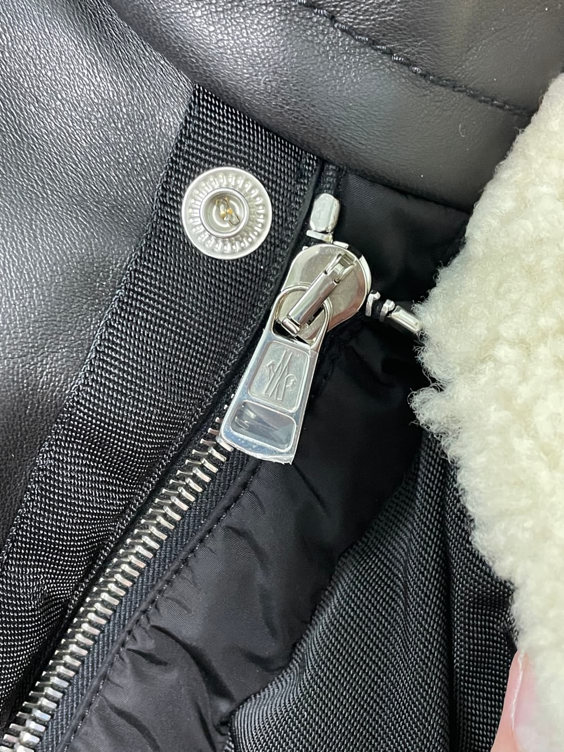 새상품 몽클레어 레오 시어링 레더 패딩 3사이즈 상품이미지3