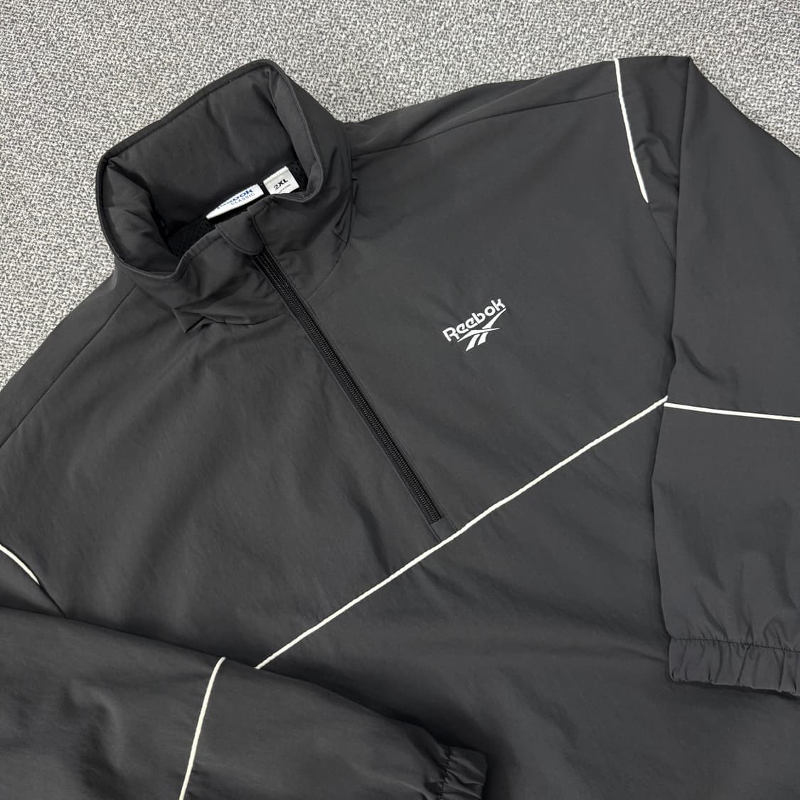 리복 클래식 자수로고 블랙 아노락 상품이미지2