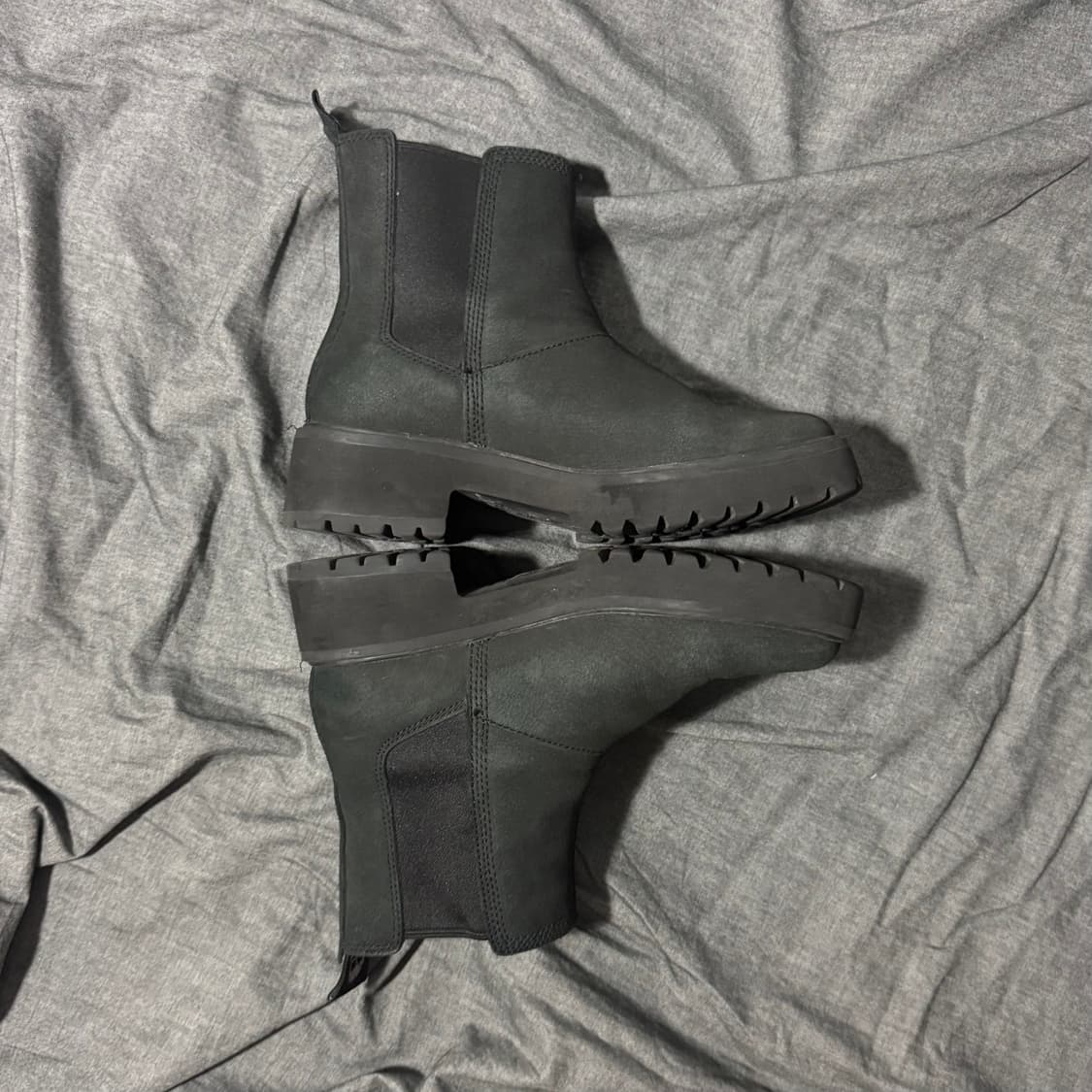 Carnaby Cool Mid Chelsea Nubuck Boots 상품이미지3
