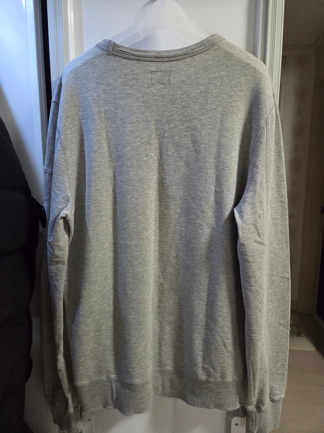 [정품] C.P. 컴퍼니 렌즈 와펜 맨투맨 상품이미지2