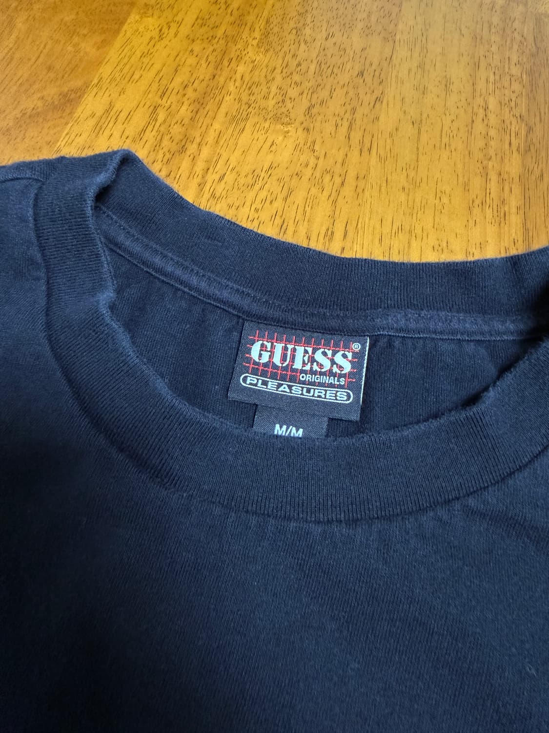 [US M / 105] 게스 X PLEASURES 콜라보 검정 긴팔티 상품이미지2