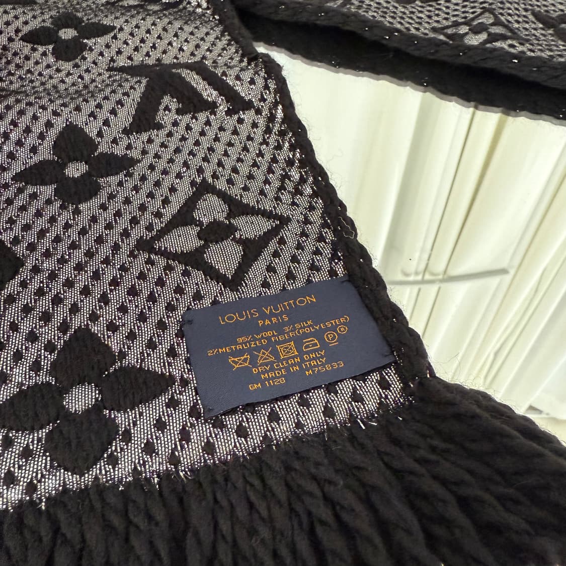 루이비통 로고마니아 샤인 모노그램 머플러 상품이미지5