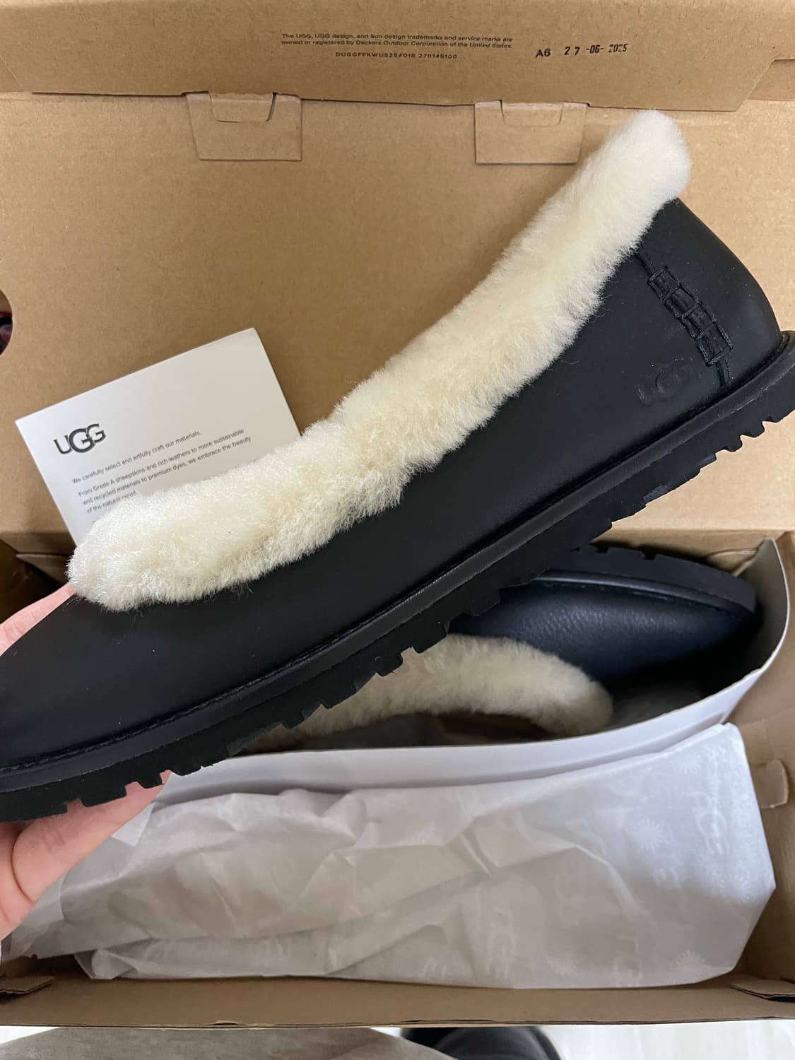 어그 조라 레더 발레리나 시어링 플랫슈즈 블랙 상품이미지8