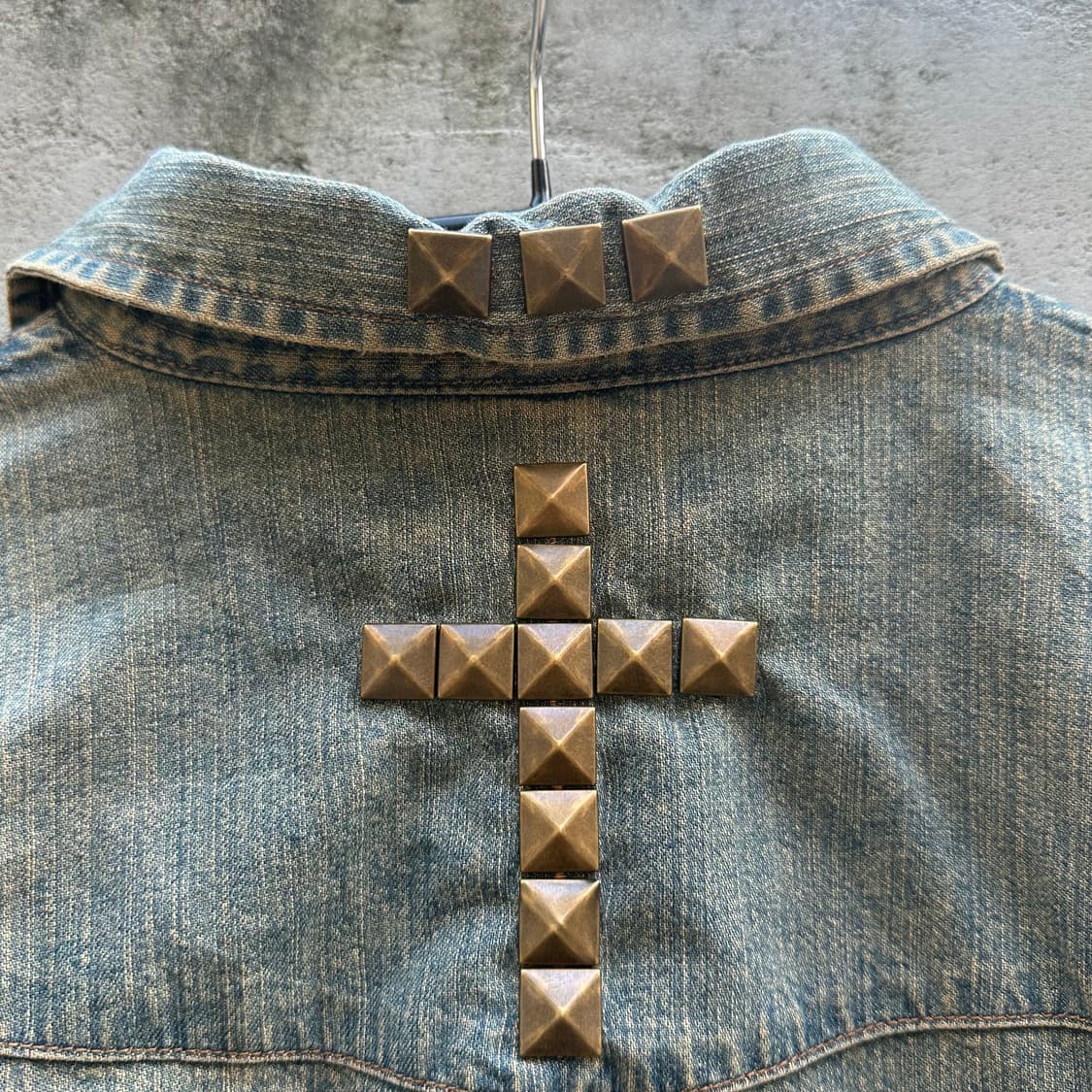 grunge mood studded denim shirt 상품이미지5