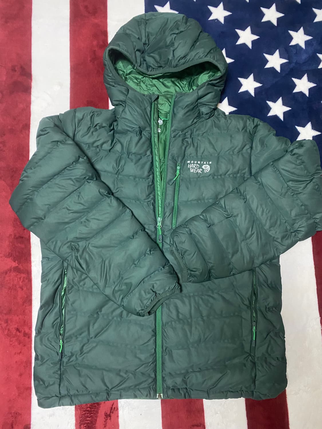 마운틴하드웨어 경량 패딩 상품이미지1