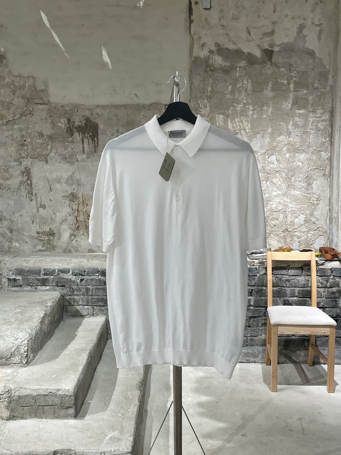 존 스메들리 화이트 스탠다드 핏 아드리안 하프 니트 상품이미지1