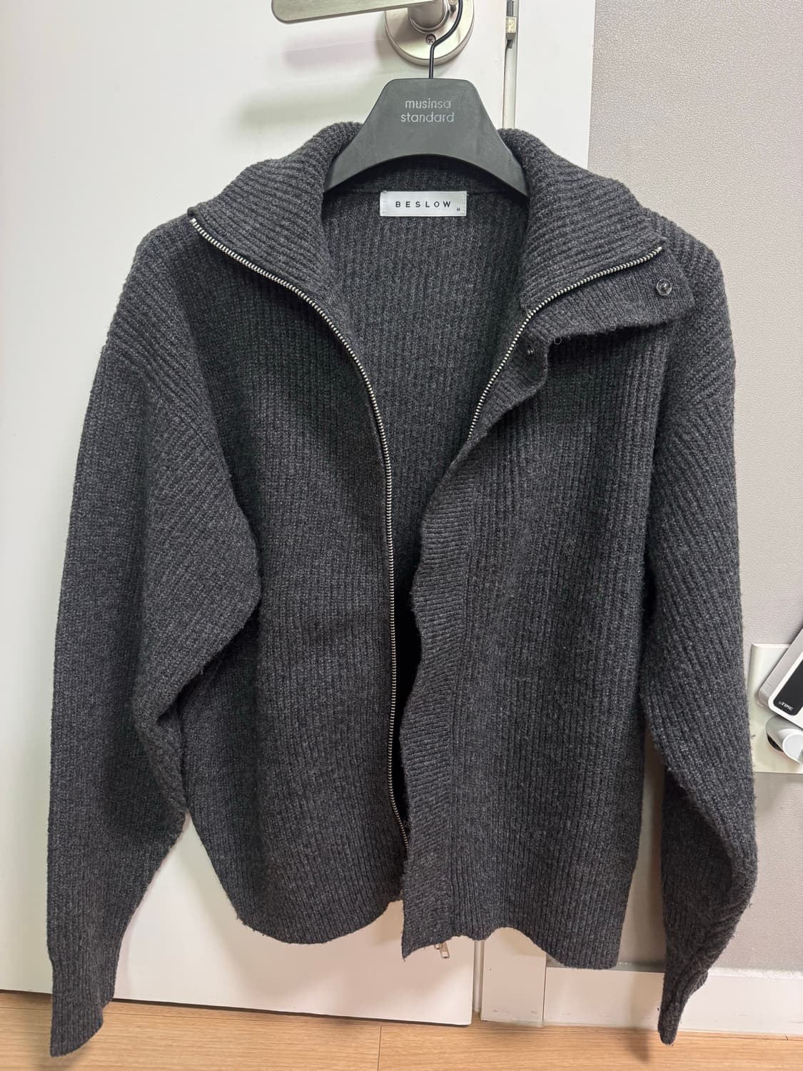 비슬로우 챠콜그레이 니트집업 m 95 상품이미지4