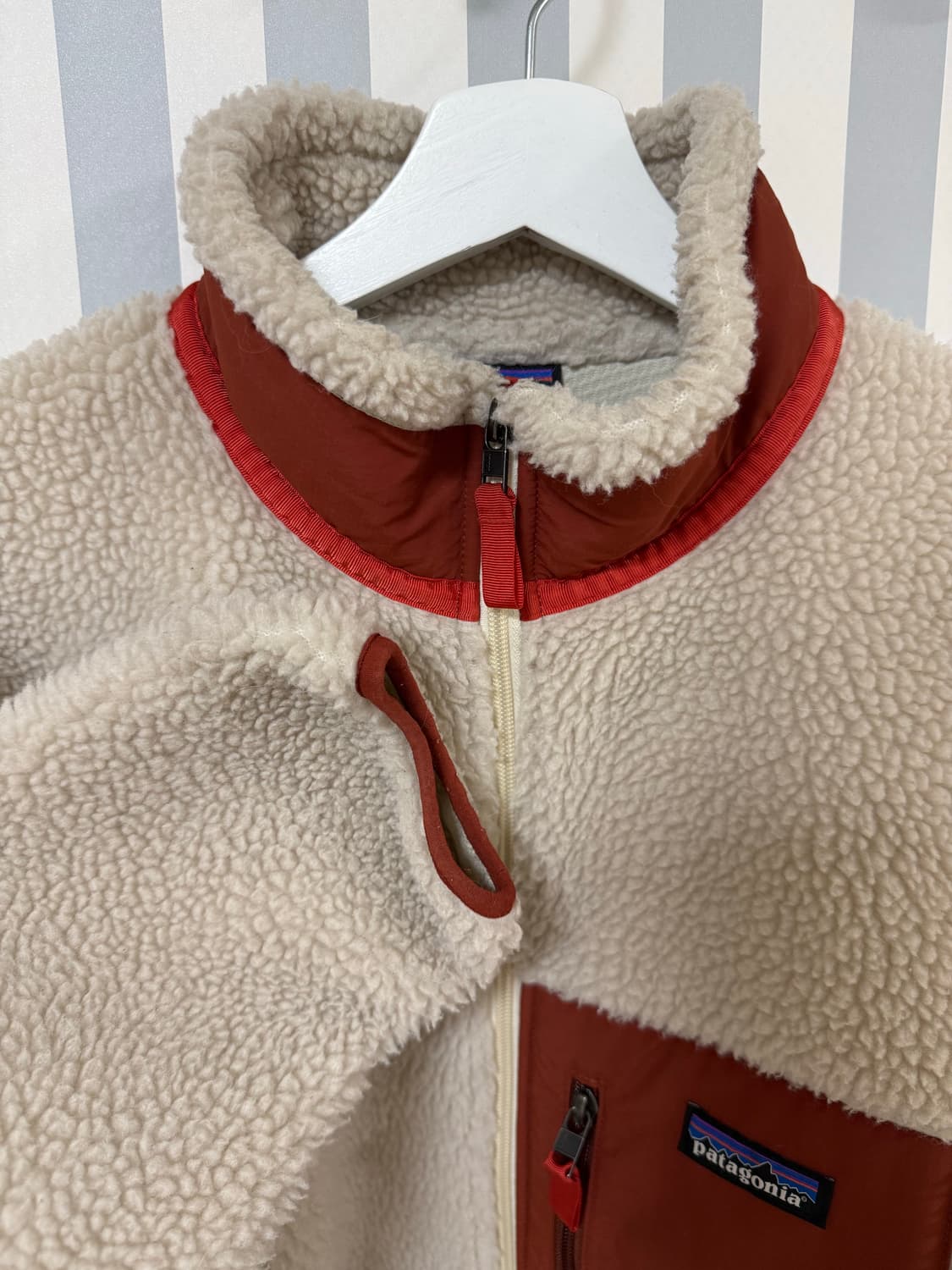 파타고니아 레트로-X 플리스 M 아이보리/레드 상품이미지2