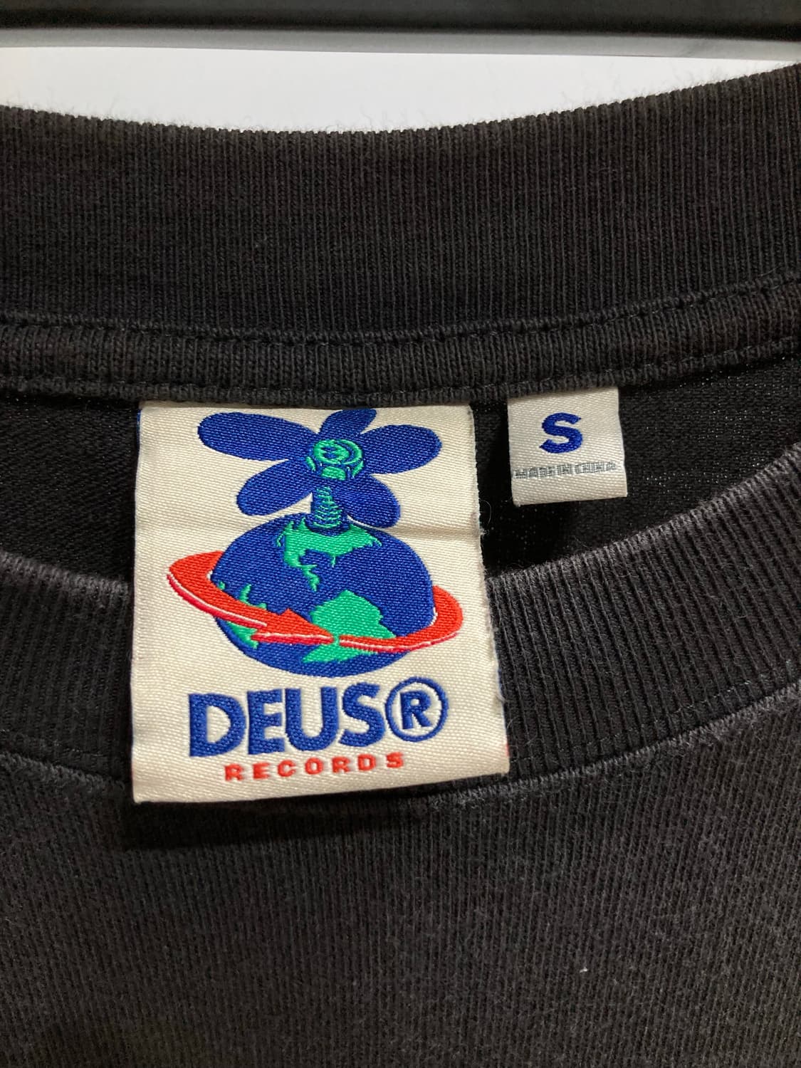 데우스 그래픽 반팔티 s 상품이미지3